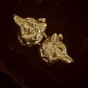 Gold Wolf Cloak clasp
